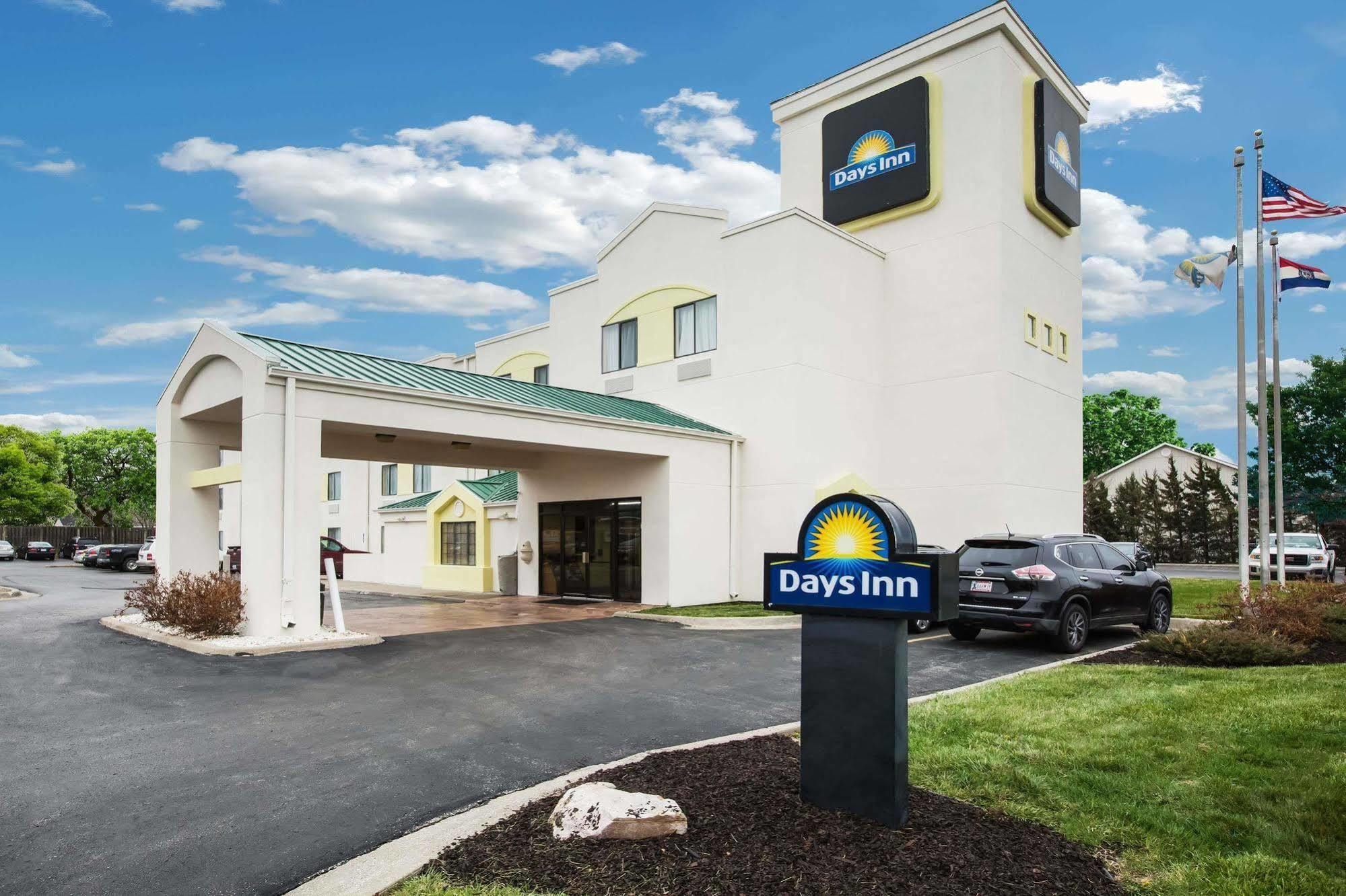 Days Inn By Wyndham Blue Springs Exterior foto