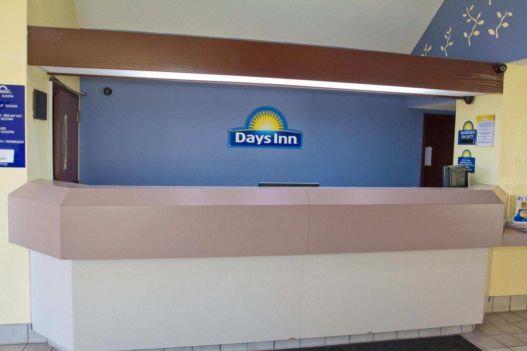 Days Inn By Wyndham Blue Springs Exterior foto